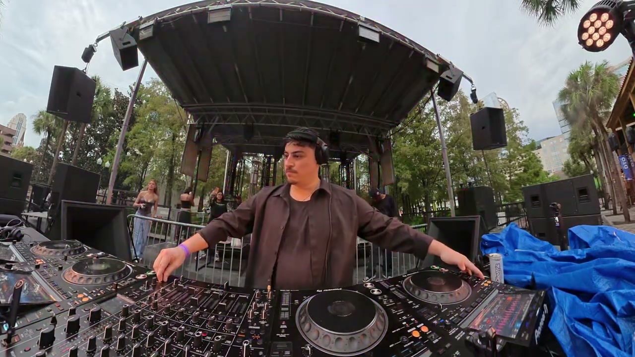 Opening for Mochakk — Wall Street Plaza